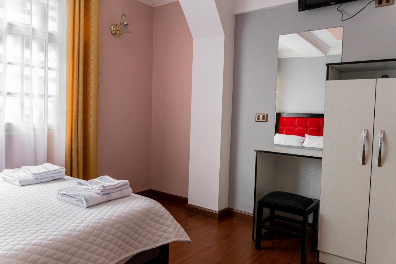 Residencial Velia & Victoria Hotel Cochabamba Exterior photo